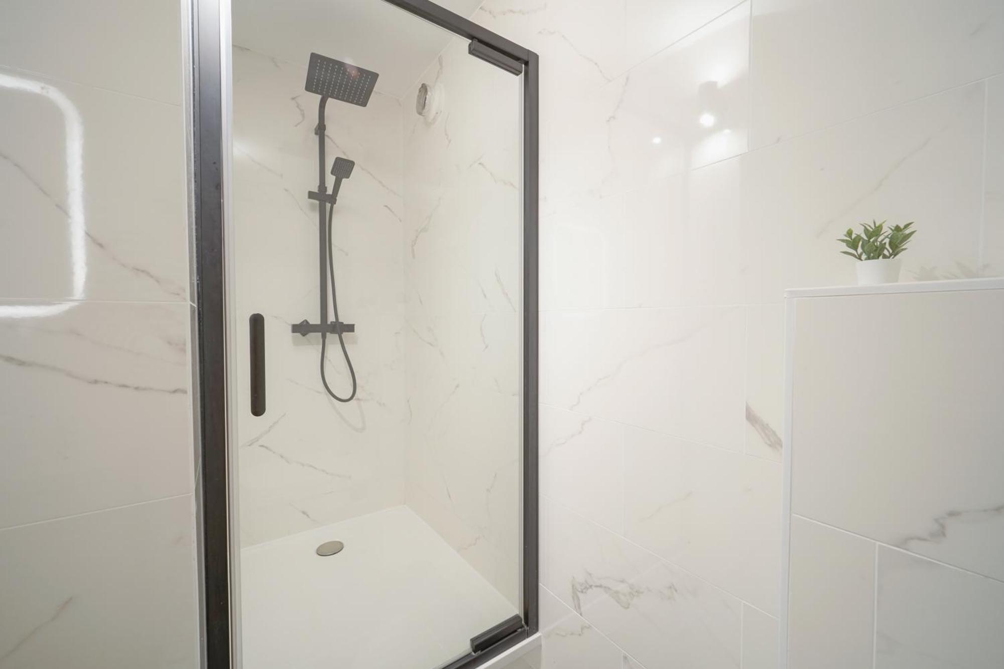 Ferienwohnung Complete 1Br With Balcony Only 5 Min. On Foot To Metro By Doorman Saint-Ouen  Exterior foto